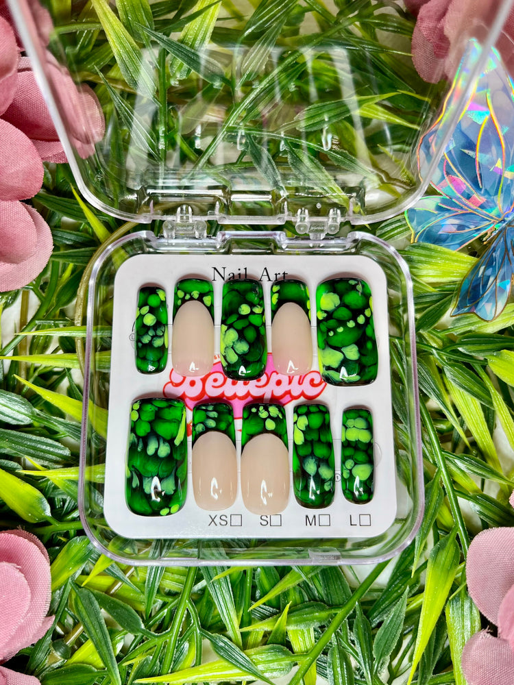 Animal print press-on nails set with black and green crocodile design – Bell Epic collection